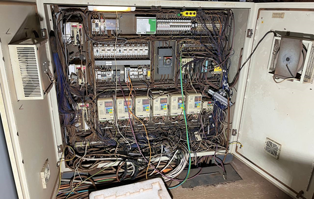 Шкаф управления с ПЧ F7 и серво SIGMA-II до модернизации Шкаф управления с ПЧ F7 и серво SIGMA-II до модернизации