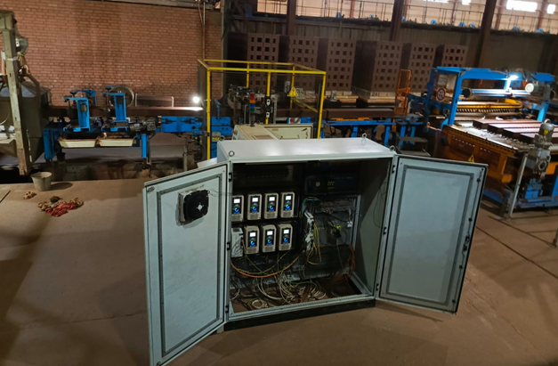 Общий вид на линию и новый шкаф управления Общий вид на линию и новый шкаф управления